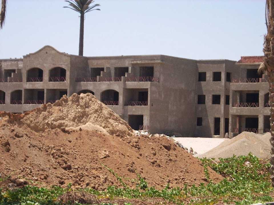 Baustelle nach Haupttor! Regency Plaza Aqua Park & Spa