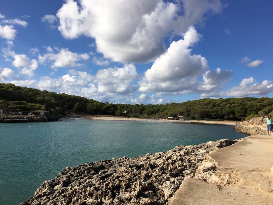Weg zum Strand. Leider nach Regen sehr schmutzig. Iberostar Waves Club Cala Barca