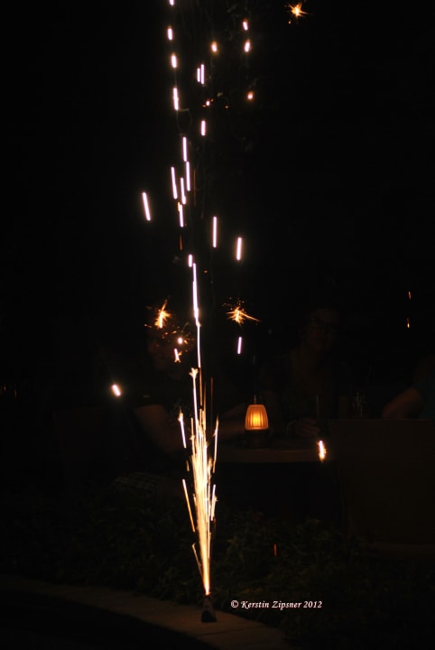 Kleines Feuerwerk in der Kleopatrabar Can Garden Beach