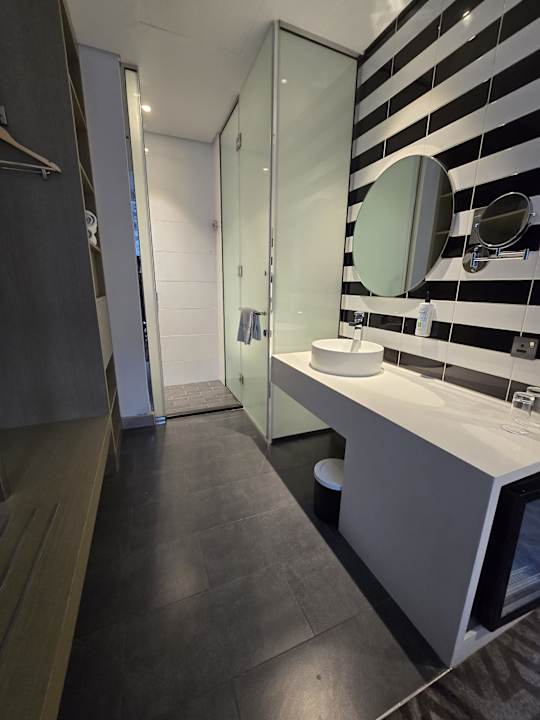 Zimmer ibis Styles Dubai Airport