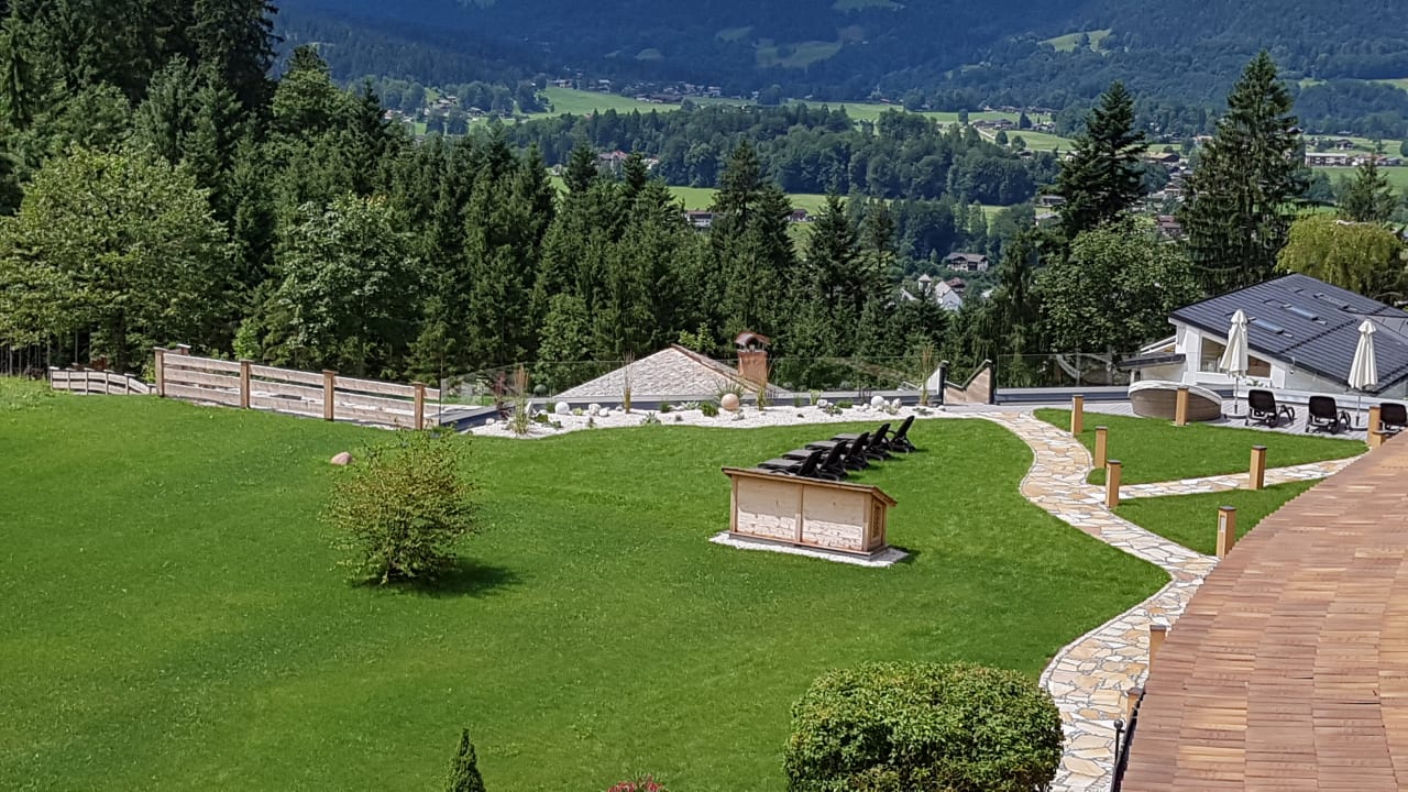 Gartenanlage Alm- & Wellnesshotel Alpenhof
