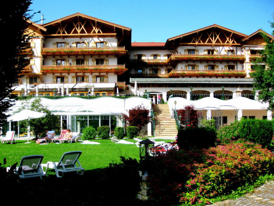 Ansicht aus dem Garten Hotel Oberforsthof