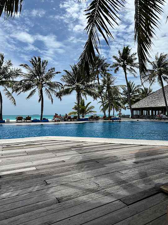 Pool Meeru Maldives Resort Island