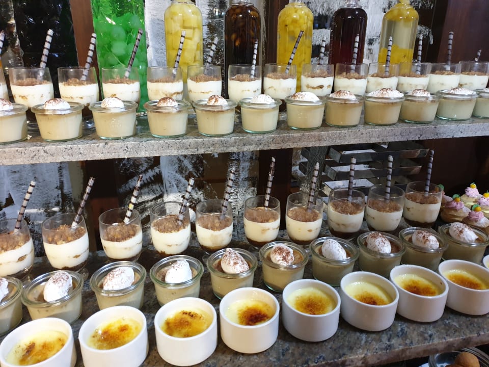 Gastro Pandanus Beach Resort & Spa