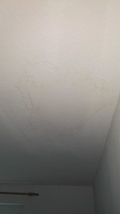 Wasserflecken an der Decke Alcor Hotel Feriendorf an der Ostsee