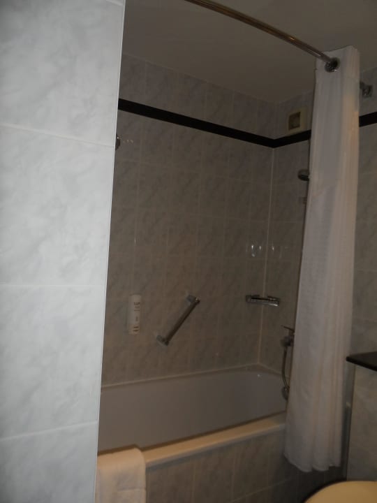 Schönes sauberes Bad Leonardo Hotel Hannover Airport