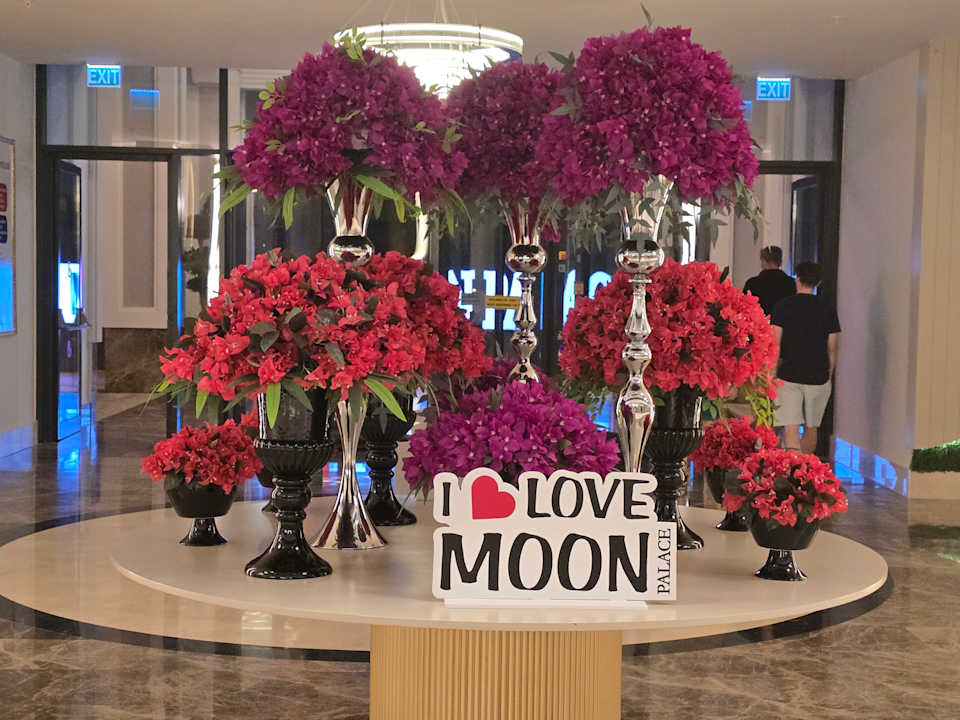 Lobby Side Moon Palace Hotel