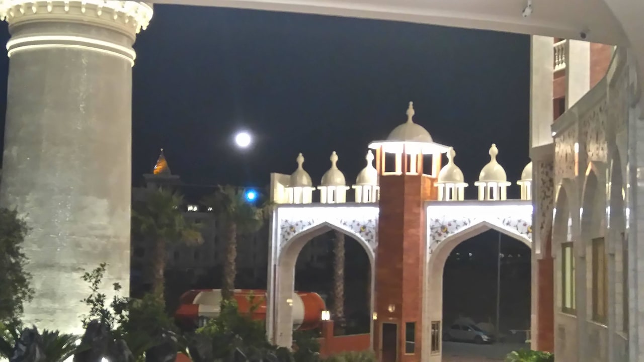 Einfahrtsbereich Royal Taj Mahal Hotel