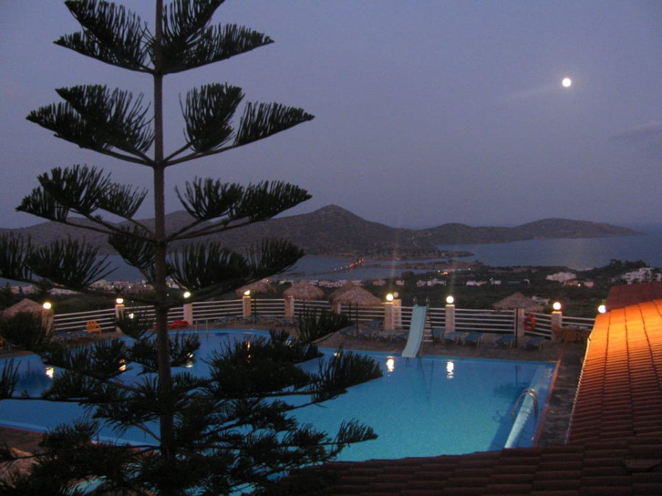 Pool in der Abenddämmerung Elounda Residence Hotel & Waterpark
