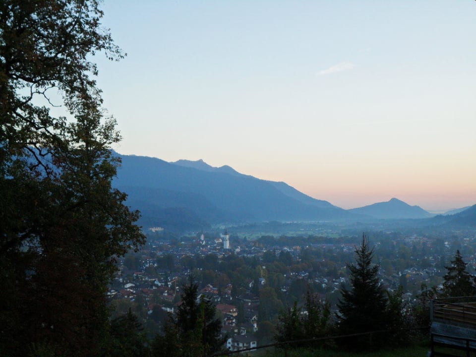 Blick auf Garmisch-Partenkirchen Riessersee Hotel