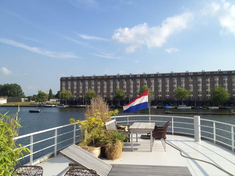 Terrassendeck.  Somoya's Saloon