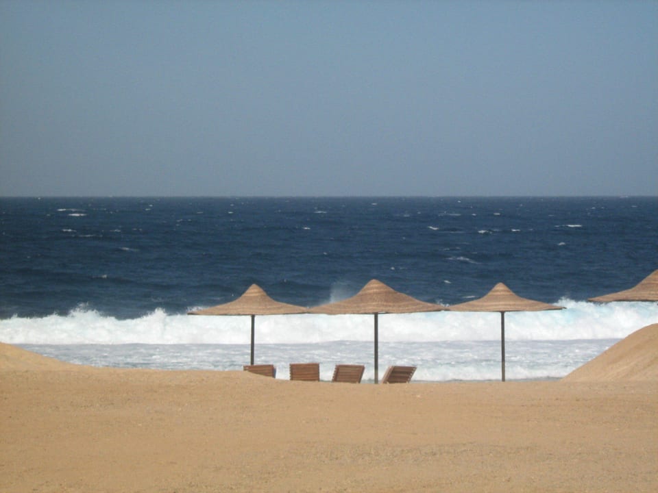 Вот такие бывают волны Coral Hills Resorts & SPA