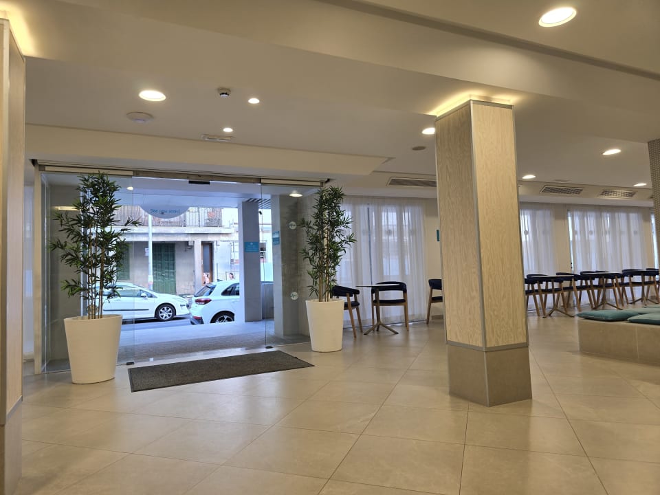 Lobby Ahoi! Urban Beach Hotel
