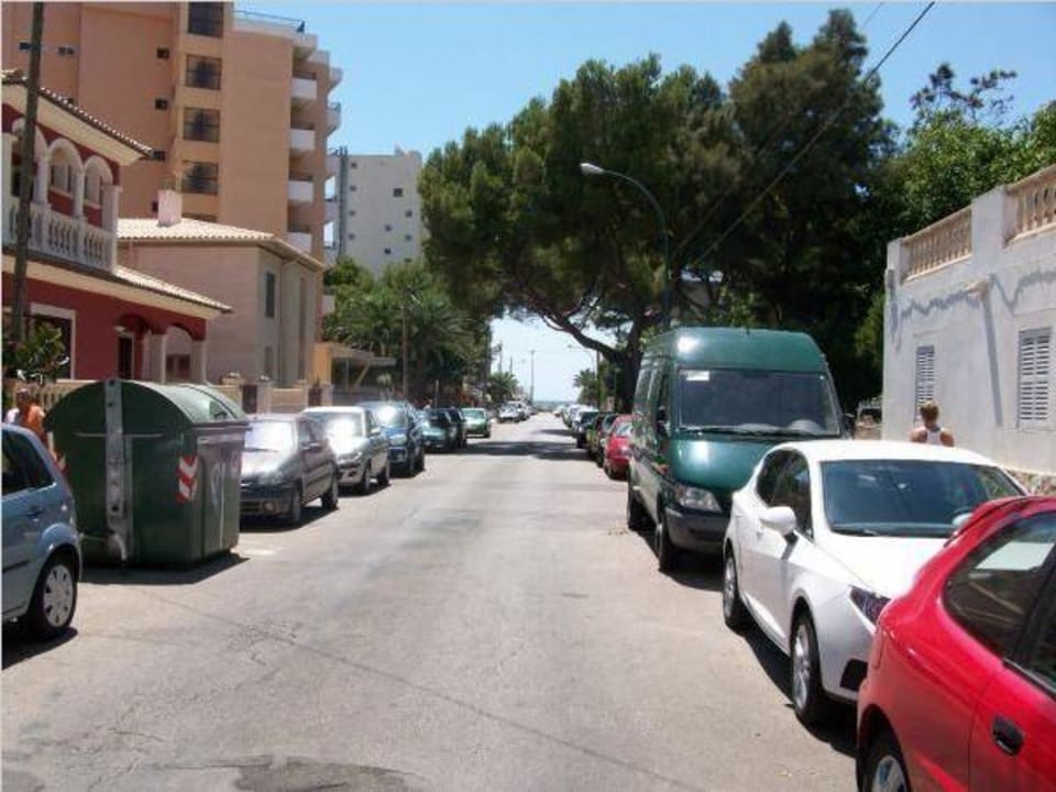 Straße vom Hotel zum Strand Hotel Luxor