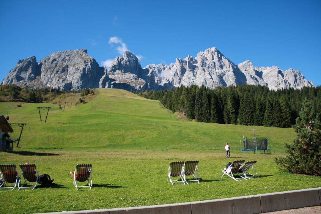 D'estate la pista diventa il giardino  Hotel Kreuzberg Monte Croce
