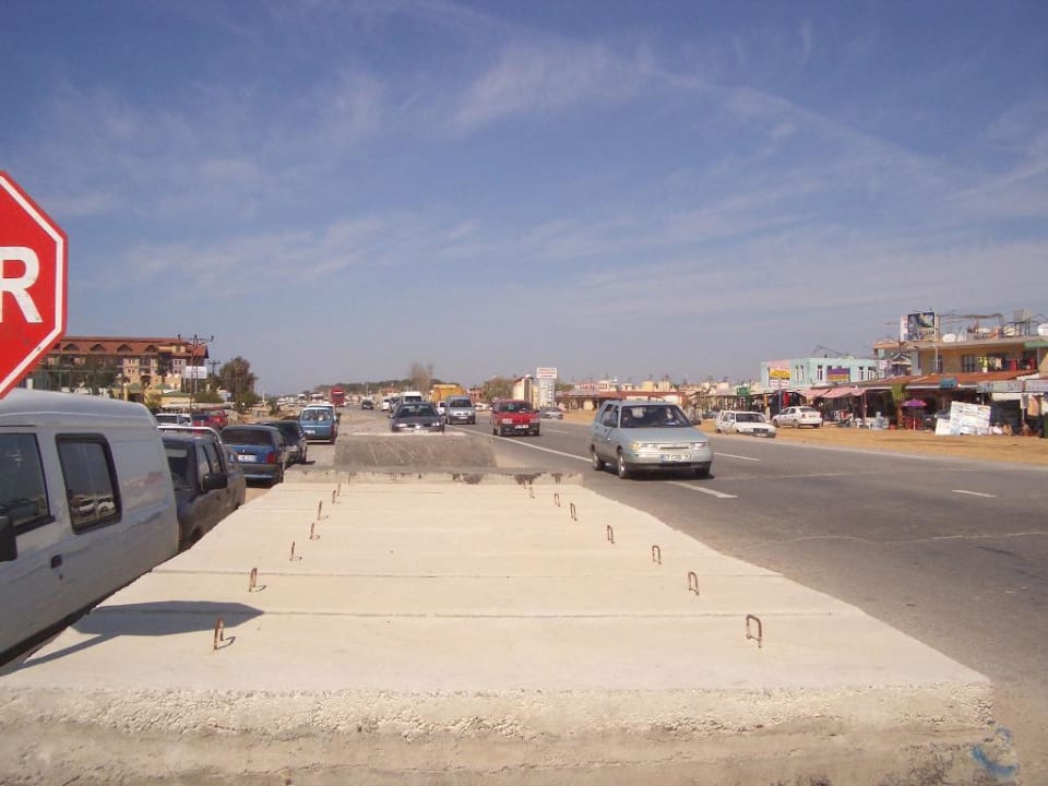 Unmittelbar vor dem Hotel Armas Pemar Beach