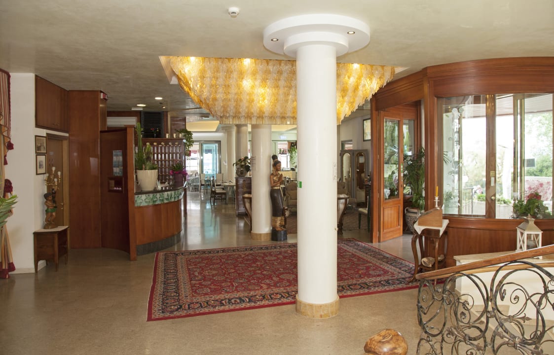 Lobby Hotel Elpiro