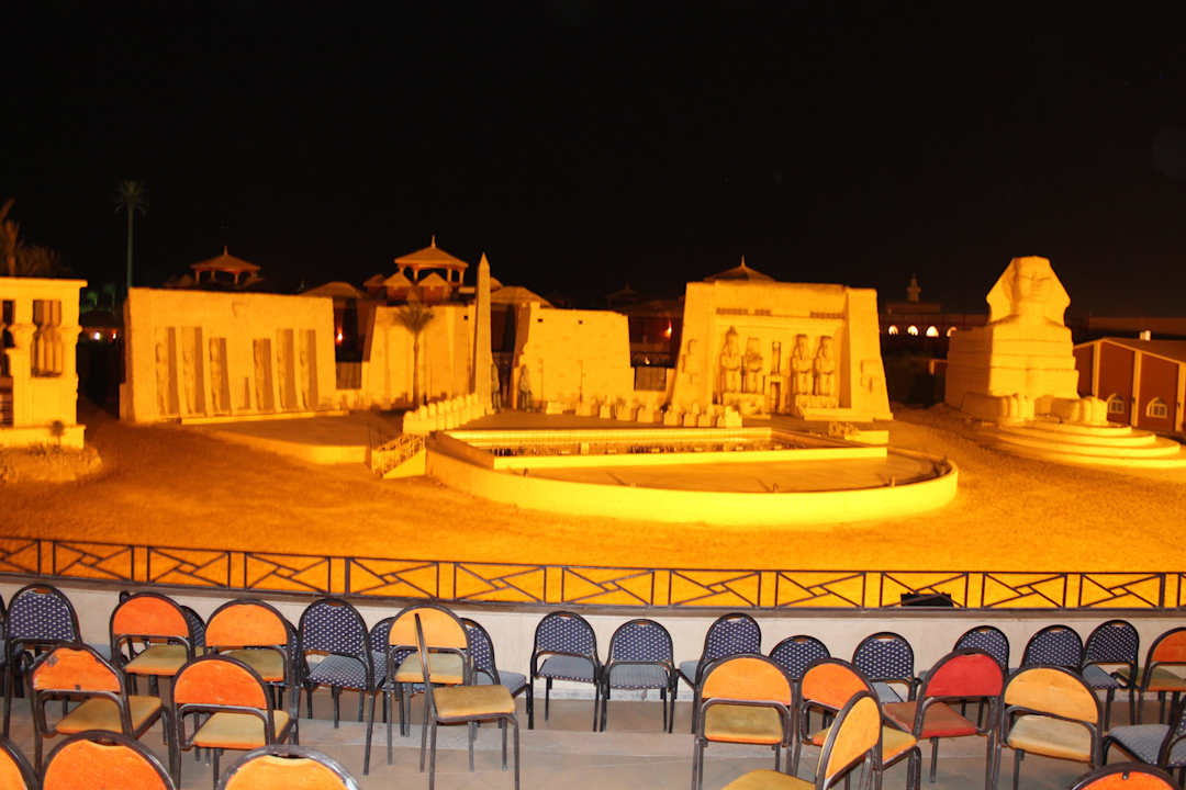 Главный амфитеатр Pickalbatros Alf Leila Wa Leila Resort - Neverland Hurghada