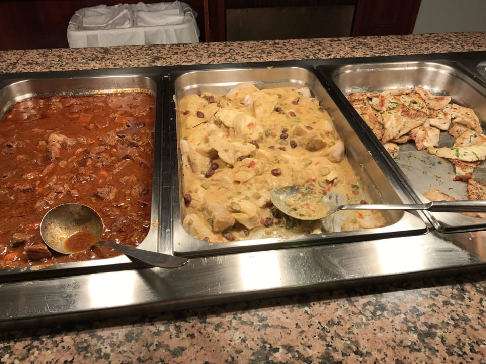 Rind, Huhn und Fisch  Hotel Osiris