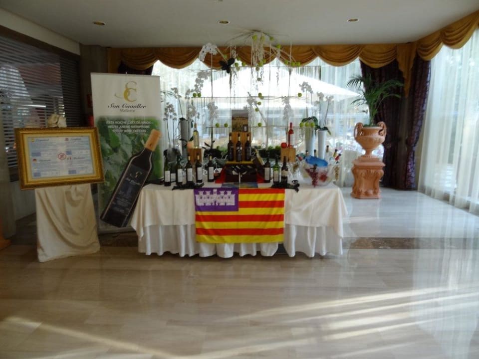 Weinprobe am Freitag allsun Hotel Bella Paguera