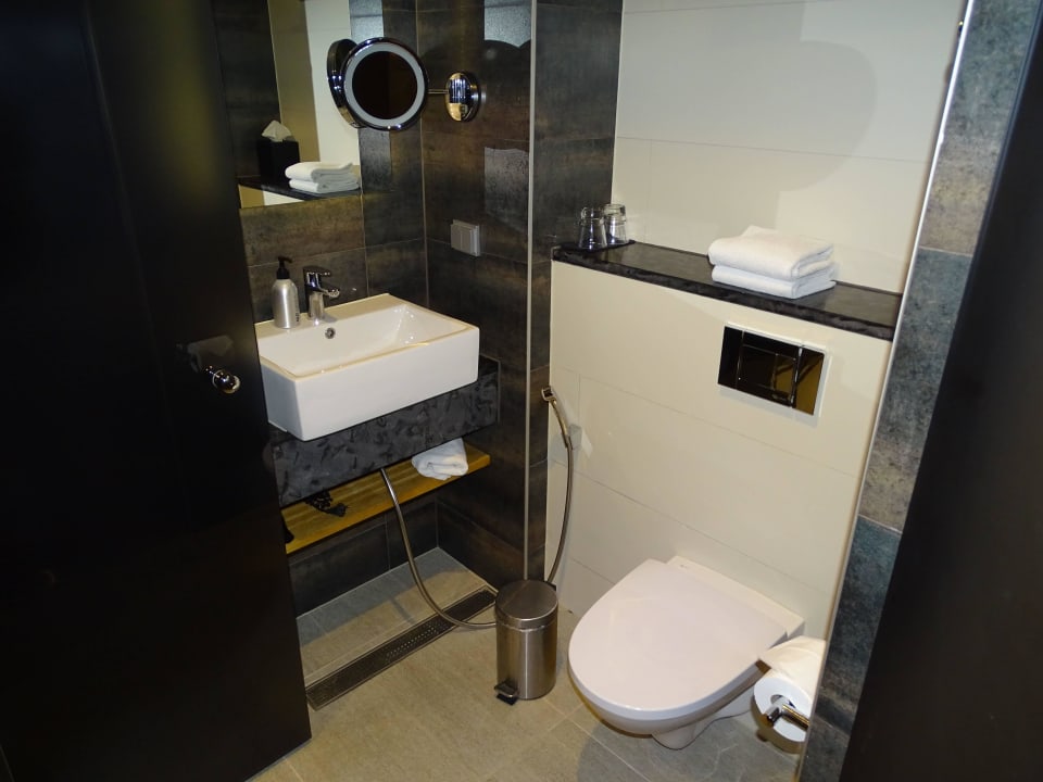 WC und Waschbereich Glo Hotel Art