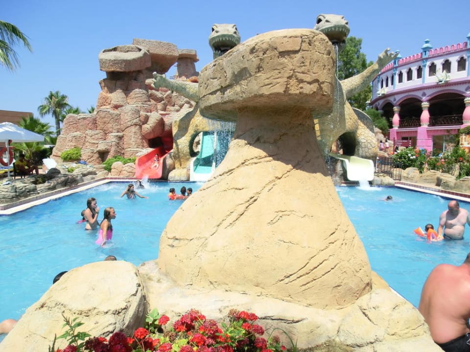 Aqua Park Kamelya Aishen Club