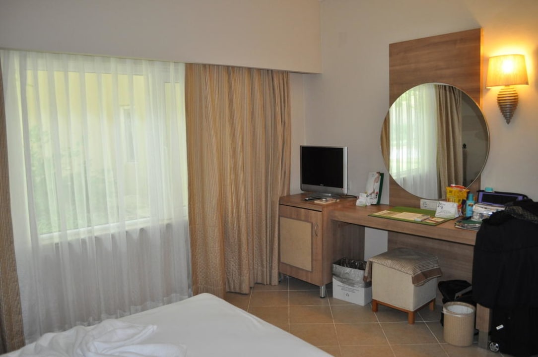 Schreibtisch & TV im Schlafzimmer Marvida Family Eco