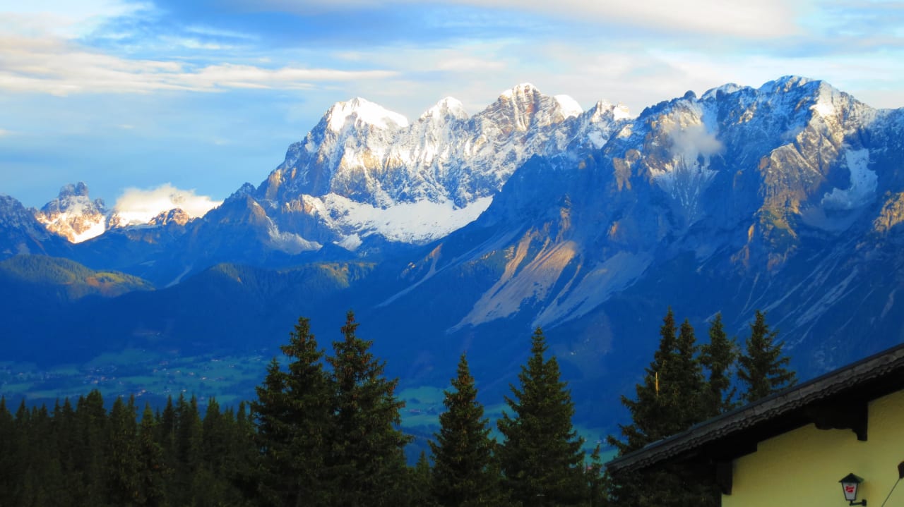 Traumblick vom Balkon zum Dachstein Hotel Planaihof