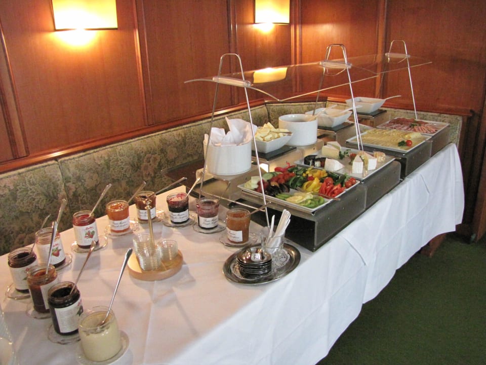 Frühstücksbuffet süß und herzhaft Hotel Bayerischer Hof