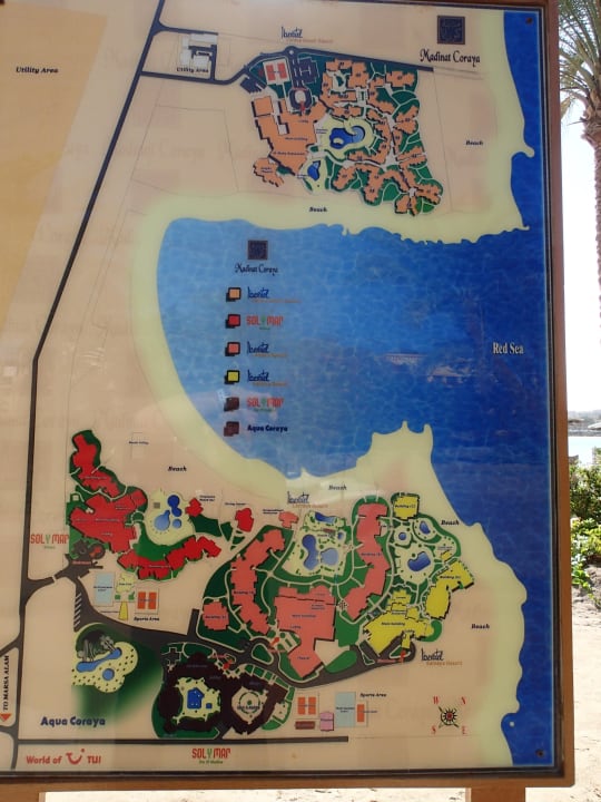 Die Bucht mit den Hotelanlagen Steigenberger Coraya Beach - Adults only