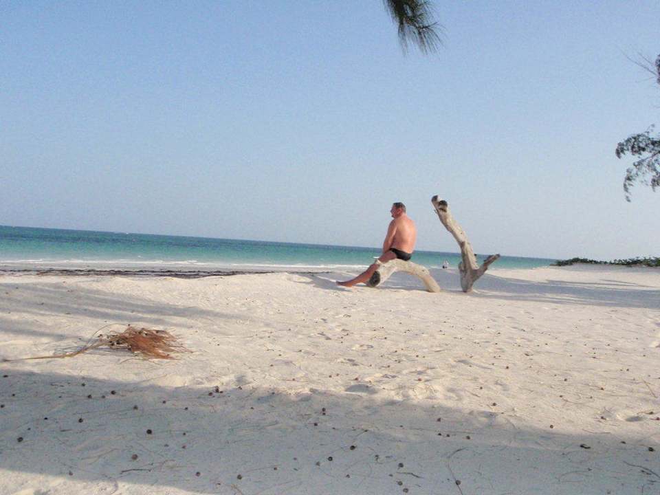 Einfach traumhaft, Erholung am Stand Hotel Karibuni Rafiki Beach Resort