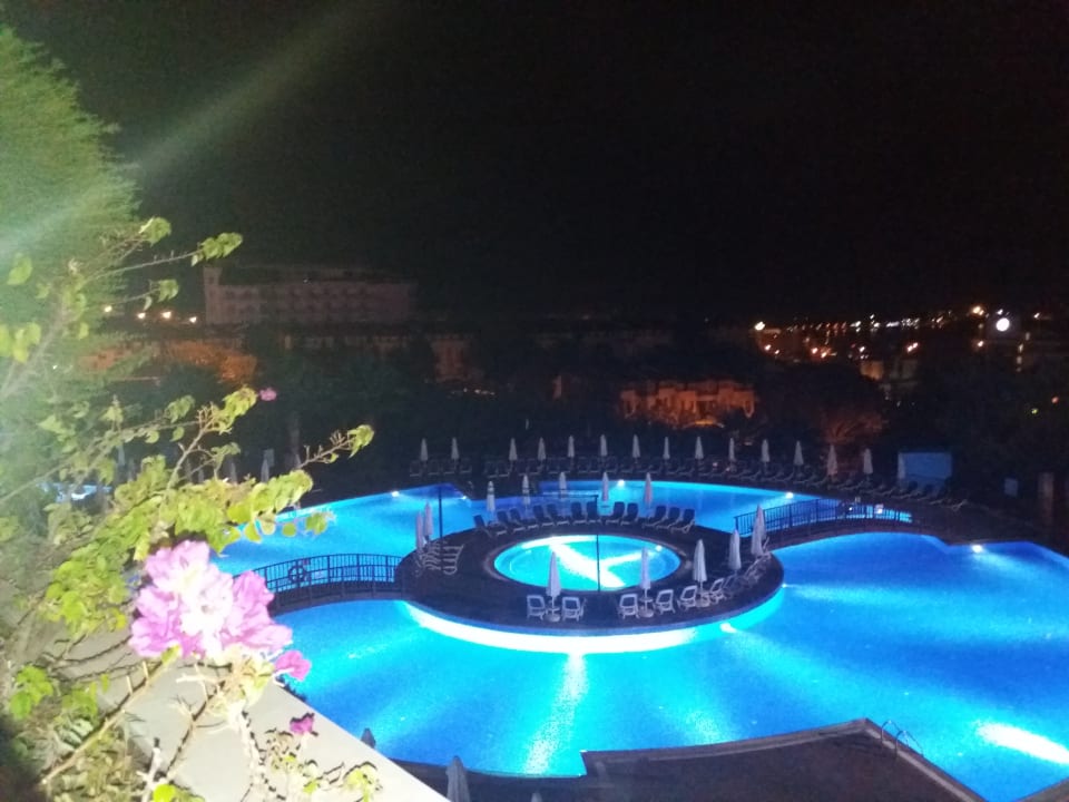 Pool Side Prenses Resort & Spa