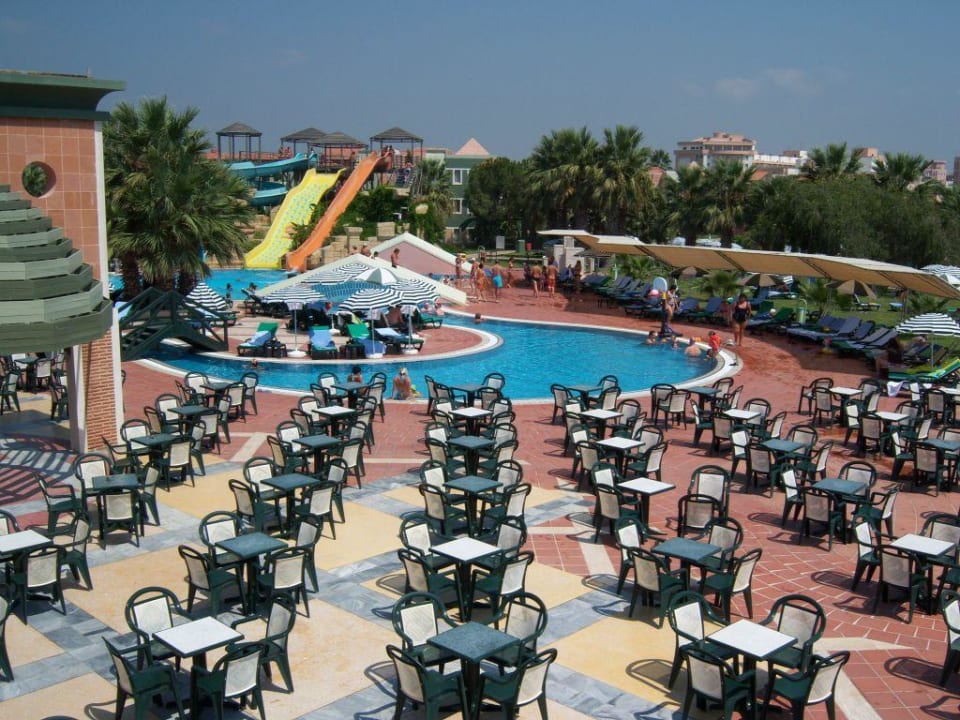 Teil von Poolanlage und Poolbar Megasaray Club Belek