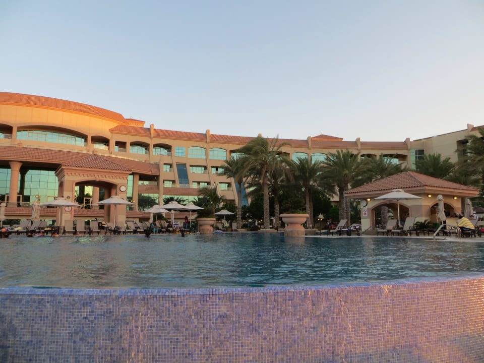 Wunderschöner Pool Al Raha Beach Resort & Spa