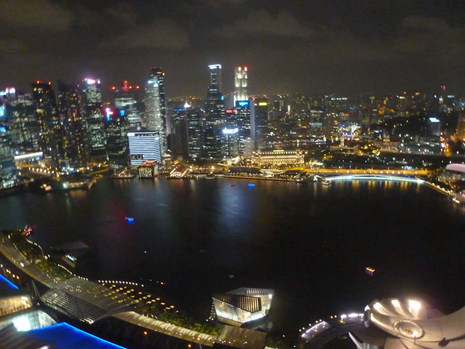 Widok z tarasu widokowego Marina Bay Sands