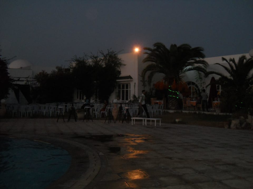 Pool am Abend Hotel Zodiac