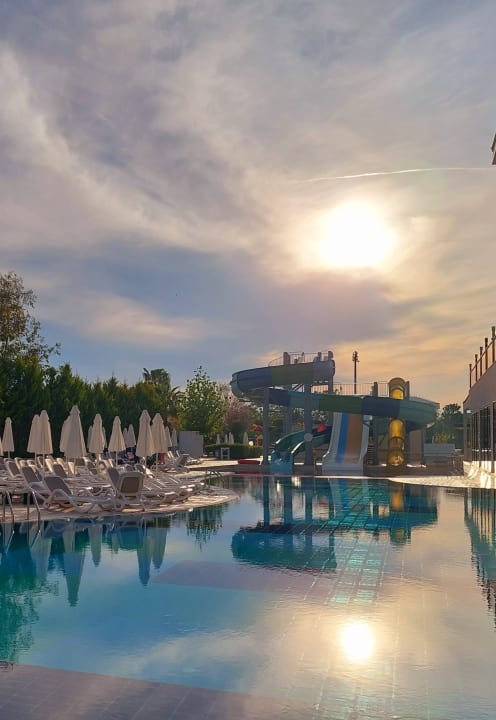 Pool Glamour Resort & Spa