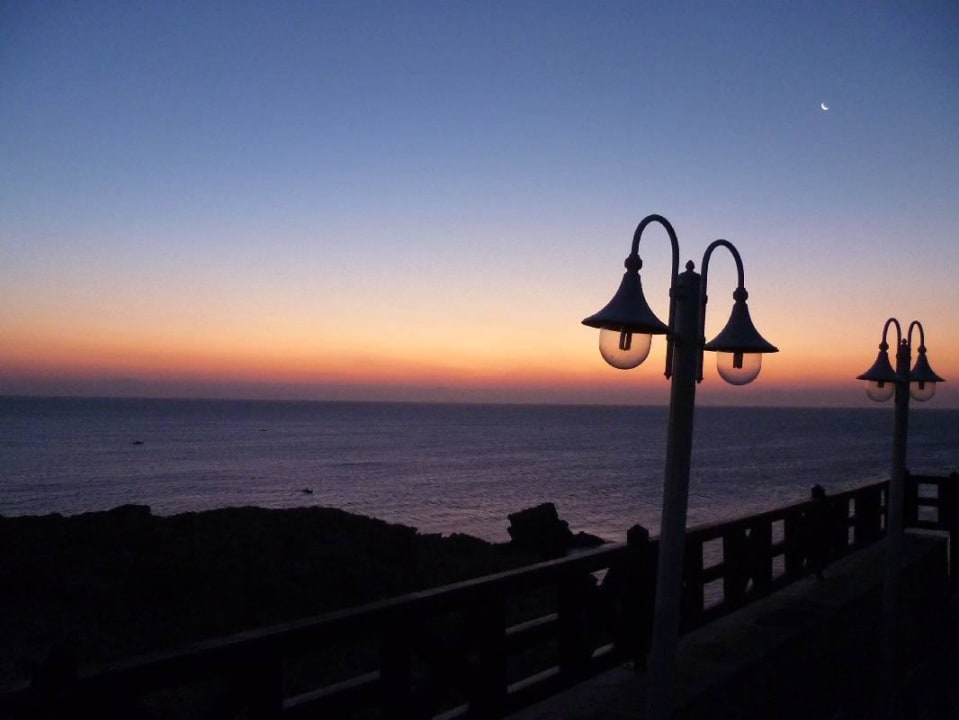 Warte auf den Sonnenaufgang Hotel Kalithea Horizon Royal