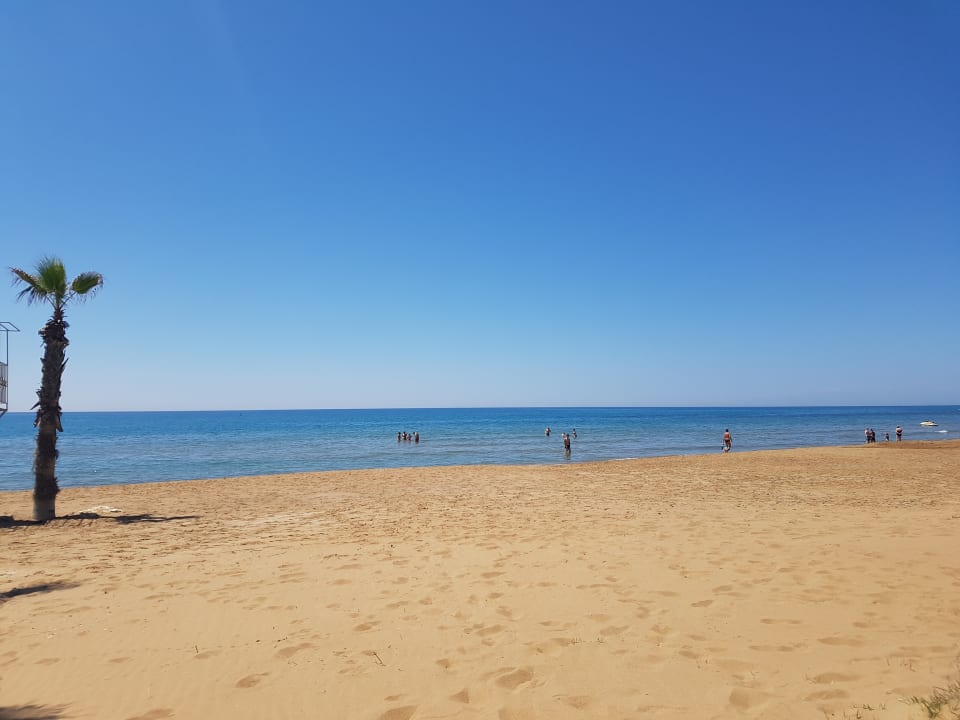 Strand Club Grand Side