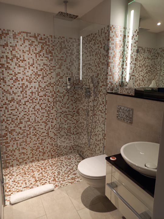 Zimmer Leonardo Hotel Zurich Airport