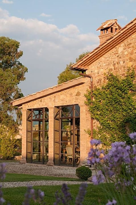 Restaurantbereich im Wintergarten Relais Sant' Elena