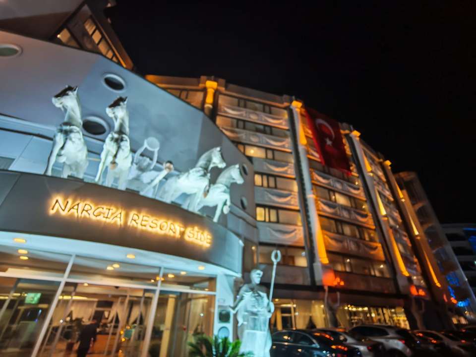 Außenansicht Narcia Resort Side