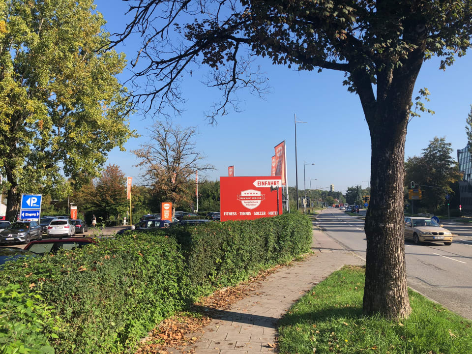 Außenansicht SportScheck Hotel