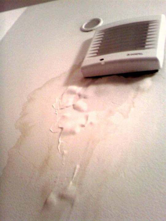 Wasserblasen unterm Lüfter Hotel Rydl