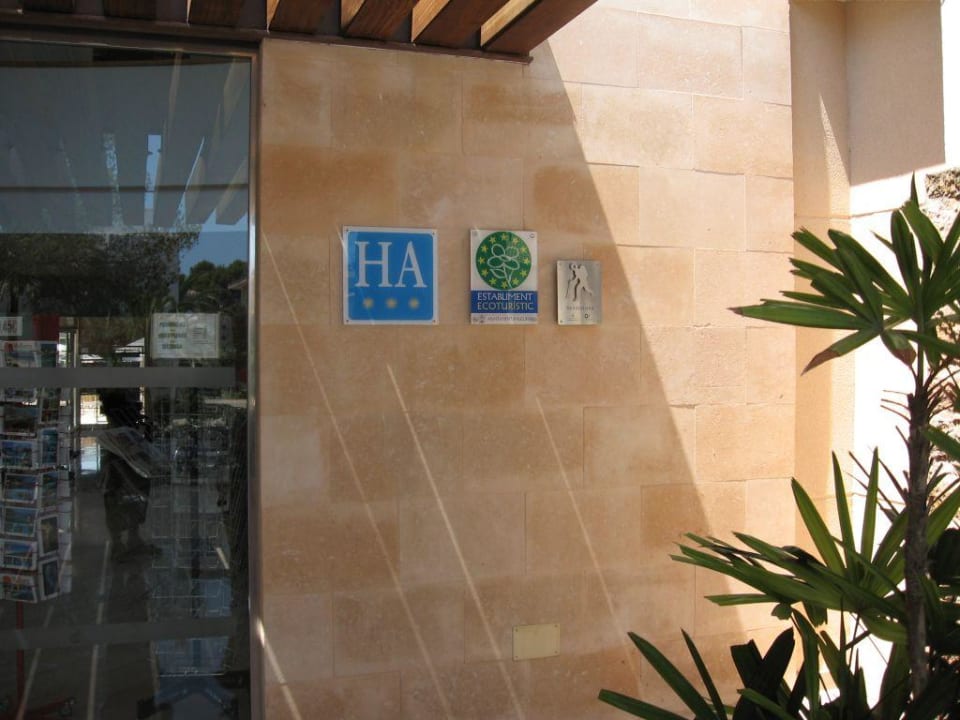 Es ist ein 3 Sterne Hotel VIVA Eden Lago