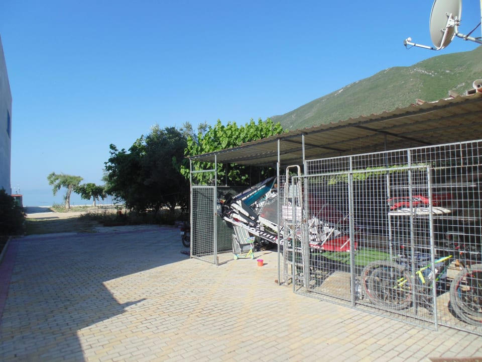 Bayside windsurf storage Bayside Apartments