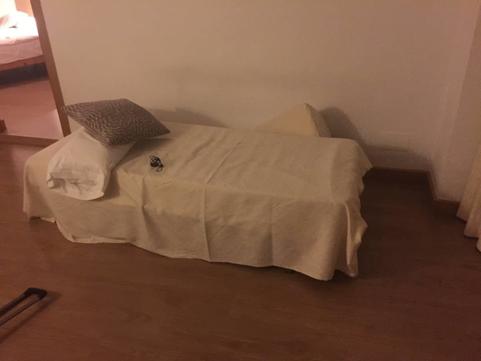 Zusatzbett im Wohnzimmer allsun Hotel Pil-lari Playa