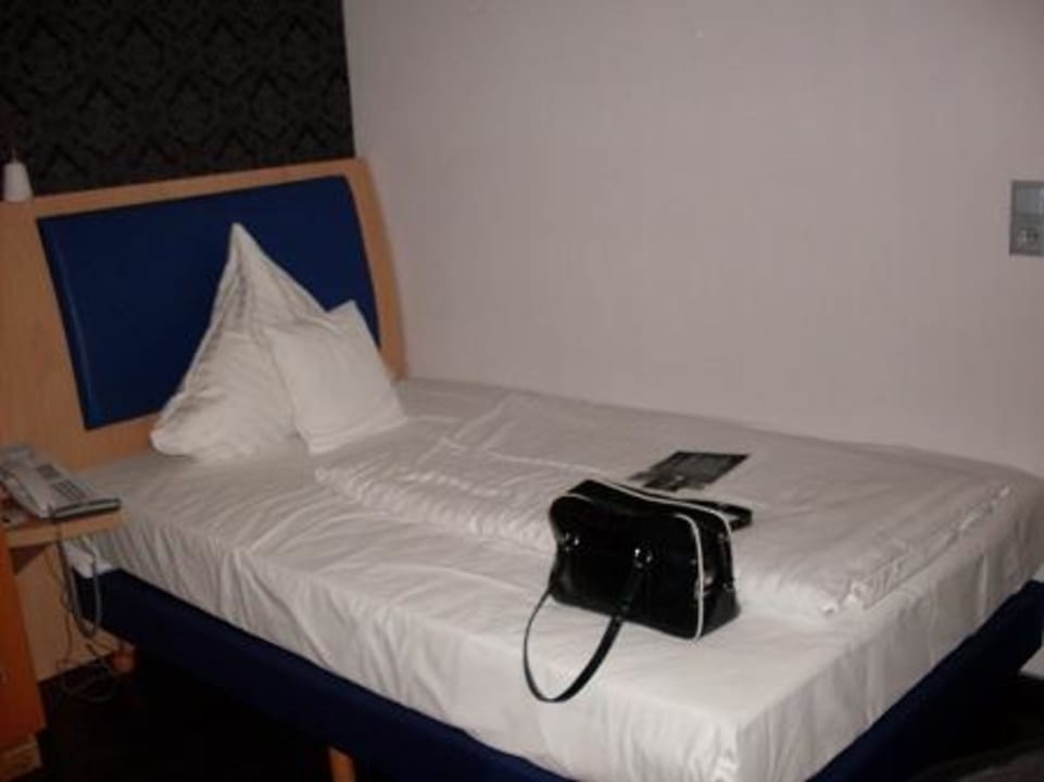 Bett / Einzelzimmet PLAZA INN Heilbronn