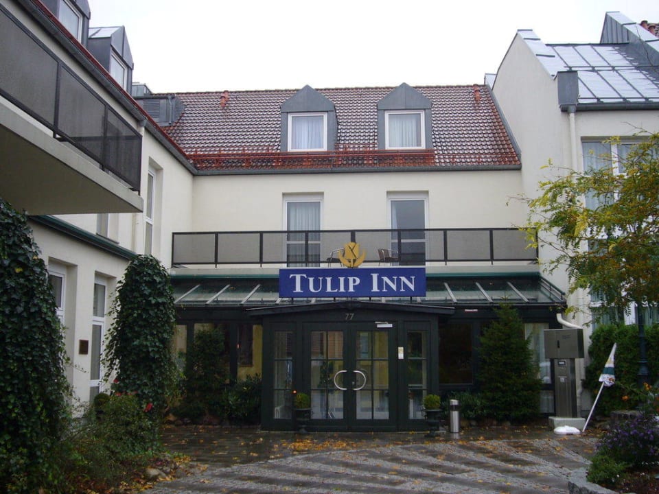 Der Eingang Ramada by Wyndham München Airport