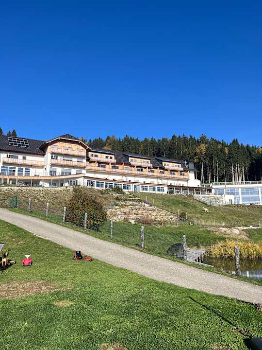 Außenansicht Familien Resort Petschnighof - Familotel Kärnten